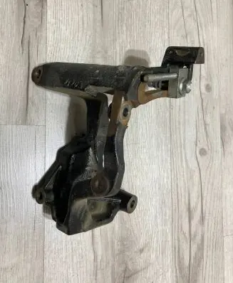Toyota Hilux VIII Engine mounting bracket
