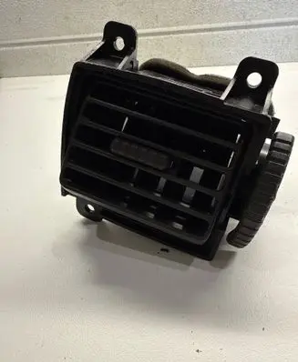 Nissan X-Trail T30 Dash center air vent grill 68760EQ000