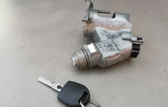 Volkswagen Polo III 6N 6N2 6NF Ignition lock 357905851F