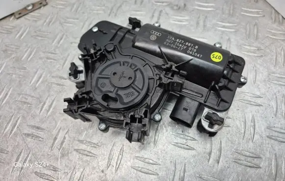 Volkswagen Touran III Tailgate boot lock/latch motor 5TA827887B