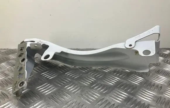 Audi TT TTS Mk2 Fender mounting bracket 8J0821135F