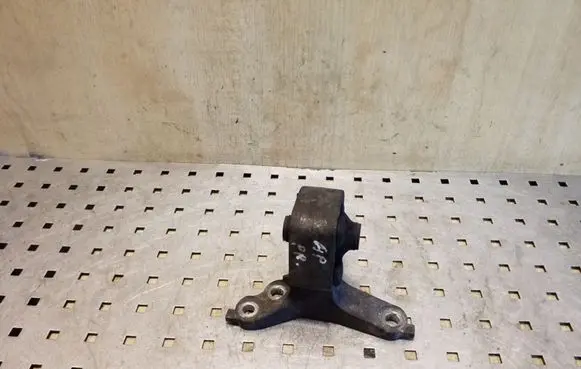 Subaru Outback Engine mount bracket