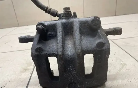 Hyundai Santa Fe Front brake caliper