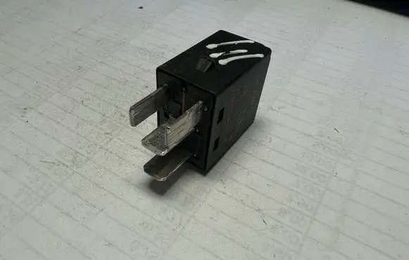 Volvo S40, V40 Other relay MB953382 A1001X7