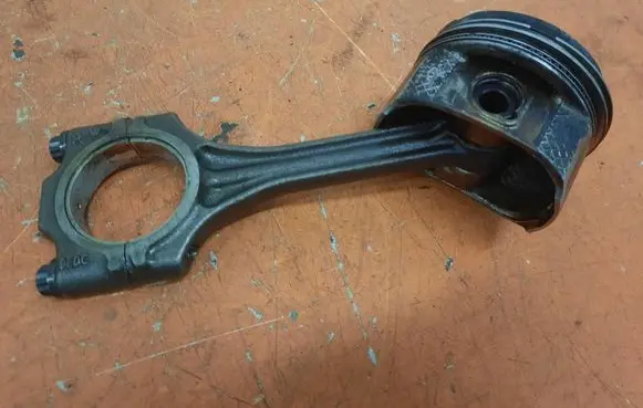 Seat Ibiza III (6L) Piston 07616824