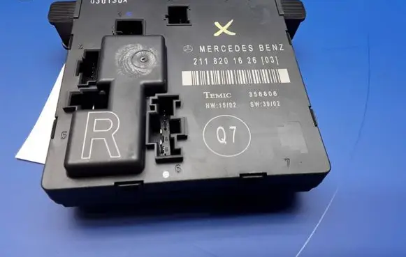 Mercedes-Benz E W211 Door control unit/module 2118201626