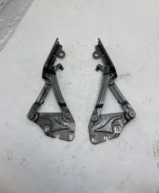 Volkswagen Golf V Engine bonnet/hood hinges 5M0823302 5M0823301