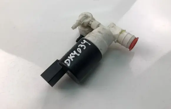 Volvo V60 Windscreen/windshield washer pump 31349264