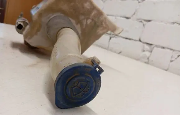 Windshield washer fluid reservoir/tank