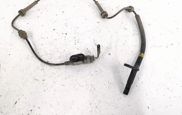 Jeep Cherokee ABS brake wheel speed sensor 68141887AC 25071152904