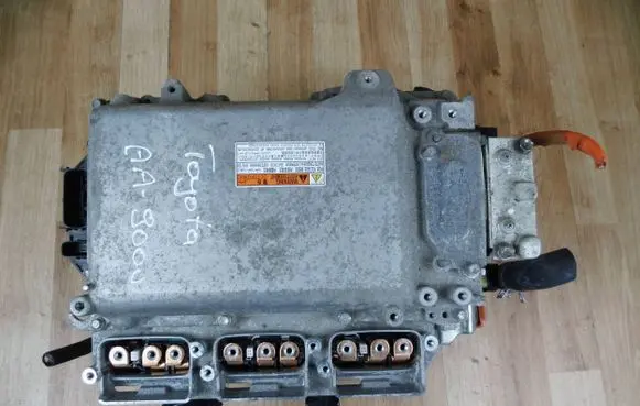 Toyota RAV 4 (XA40) Voltage converter inverter G92A042030 2321001504 G927048060