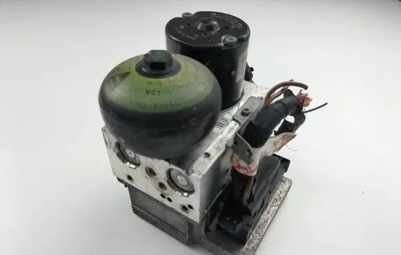 Mercedes-Benz E W211 ABS Pump 0265960018 A0044319912 0265250062