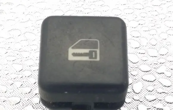 BMW 5 E39 Central locking switch button 8360828