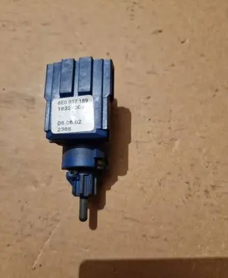 Audi A6 S6 C5 4B Brake pedal sensor switch 8E0927189