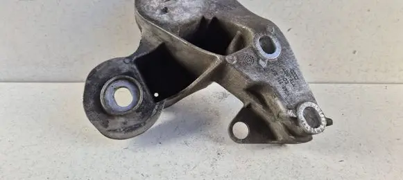 Audi A6 S6 C6 4F Engine mounting bracket 4F0199352M