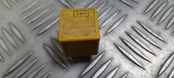 Ford Escort Other relay 81ag14n089ca v23134-k6-x38