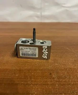 Mercedes-Benz Vito Viano W639 Air conditioning (A/C) expansion valve A4478350400 D2105