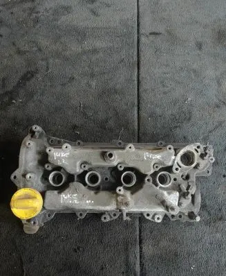 Nissan Juke I F15 Rocker cam cover 118322415R