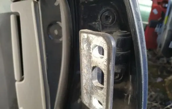 Mercedes-Benz E W211 Rear door lower hinge