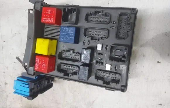 Renault Espace - Grand espace IV Fuse module 8200315984 1653295 28114844