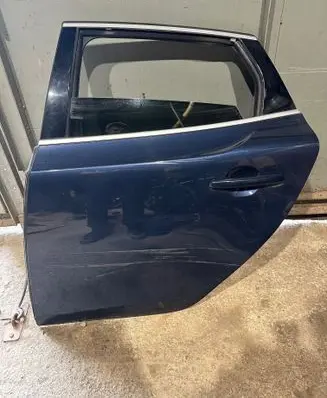 Volvo V40 Rear door