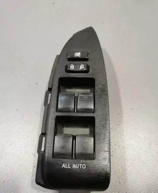 Toyota Prius (XW30) Electric window control switch 8404033080