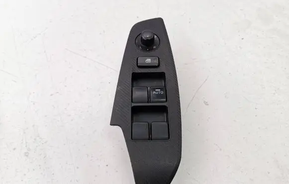 Mazda 3 II Electric window control switch BJE766350 3301T3K0A