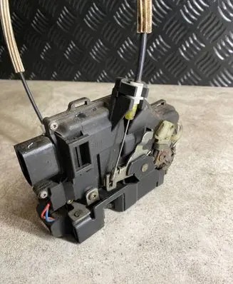 Audi A6 S6 C5 4B Front door lock 4B1837016G