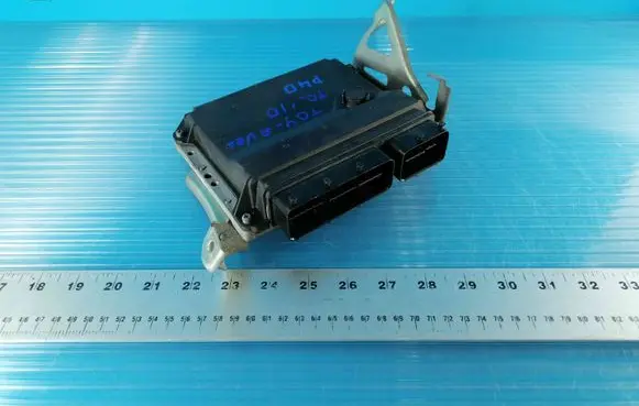 Toyota Avensis T270 Engine control unit/module ECU 8966105D22 MB2759001921