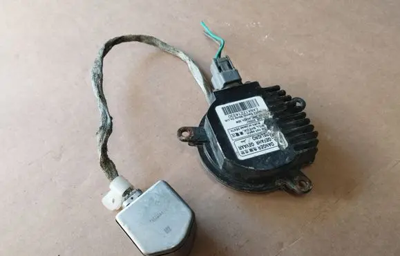 Infiniti G37 Headlight ballast module Xenon