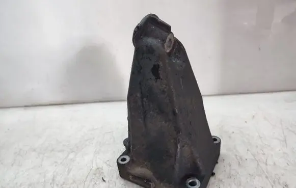 Mercedes-Benz C W204 Engine mounting bracket A2712232304