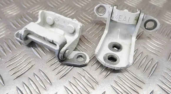 Rear door hinge set