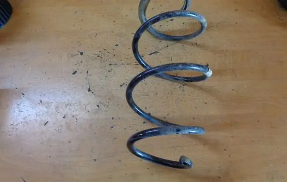 Renault Clio IV Front coil spring