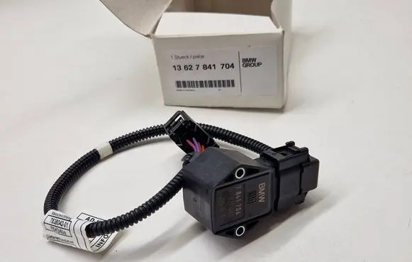 BMW 5 E60 E61 Throttle valve position sensor 7841706 7841704