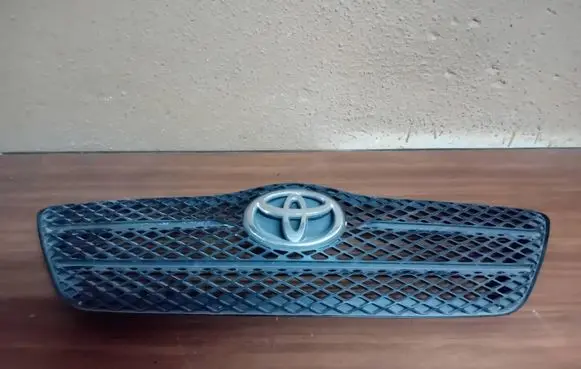 Toyota Corolla E120 E130 Front bumper upper radiator grill 3058I010