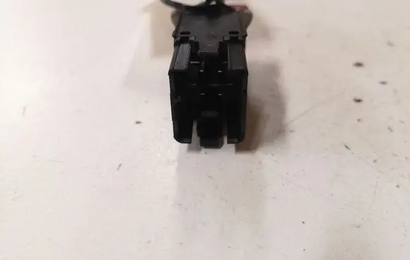 Volkswagen Golf V Hazard light switch