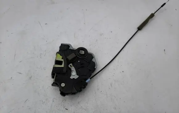 Honda CR-V Front door lock