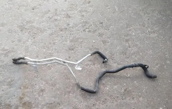 Nissan Leaf I (ZE0) Engine coolant pipe/hose
