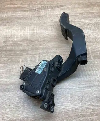 Audi A4 S4 B5 8D Accelerator pedal position sensor 8D1721523F 6PV008376USED