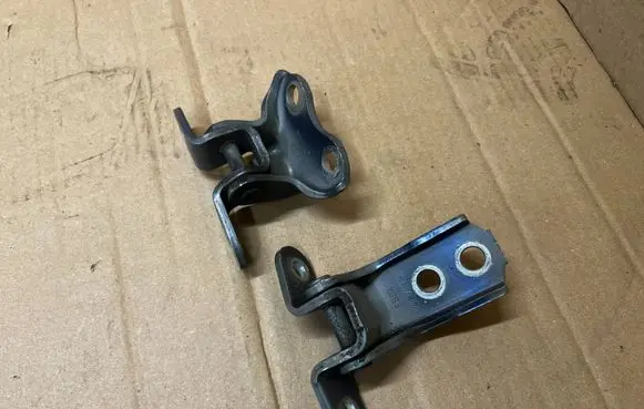 Toyota Auris E180 Front door hinges set 