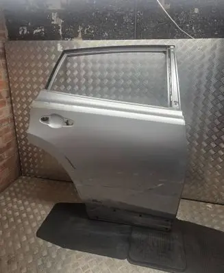 Toyota RAV 4 (XA40) Rear door