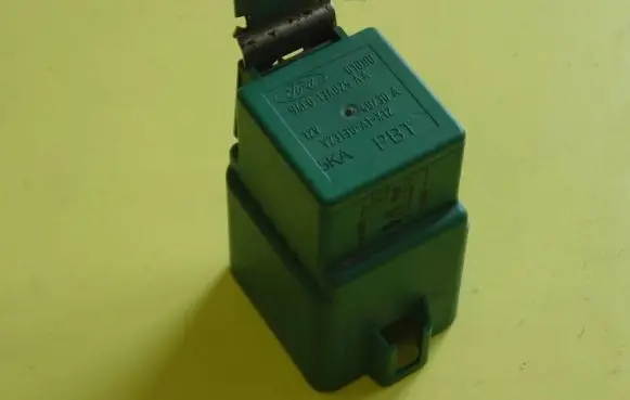 Ford Escort Other relay 94FG13A025AA V23136-A1-X12 V23136A1X12