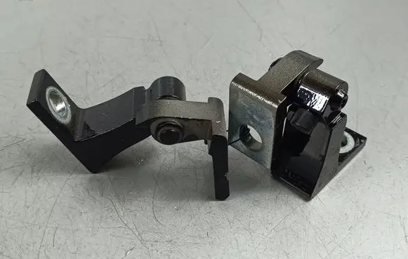 Rear door hinge set