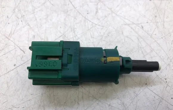 Peugeot 308 Brake pedal sensor switch 9804869480