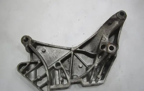 Audi TT TTS Mk2 Engine mounting bracket 06J199207P