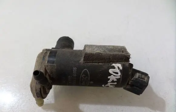 Ford Focus Windscreen/windshield washer pump 93BB17K24BA