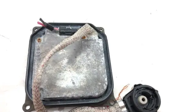 Toyota Avensis T270 Voltage converter/converter module 85967-51050