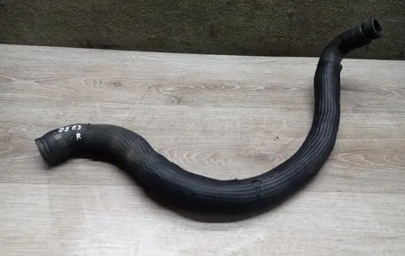 Volvo V70 Engine coolant pipe/hose 08671573