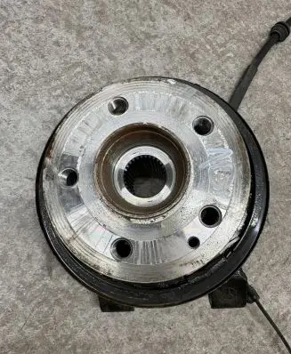 Mercedes-Benz Vito Viano W447 Rear wheel hub A4473570106 A4473570306