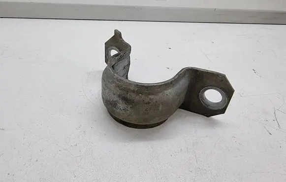 BMW 5 F10 F11 Sway bar bush bracket, front 6775444